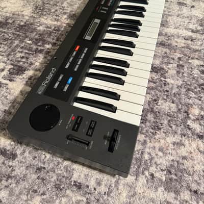 Roland Alpha Juno-1 49-Key Programmable Polyphonic Synthesizer 1985 - 1988 - Black