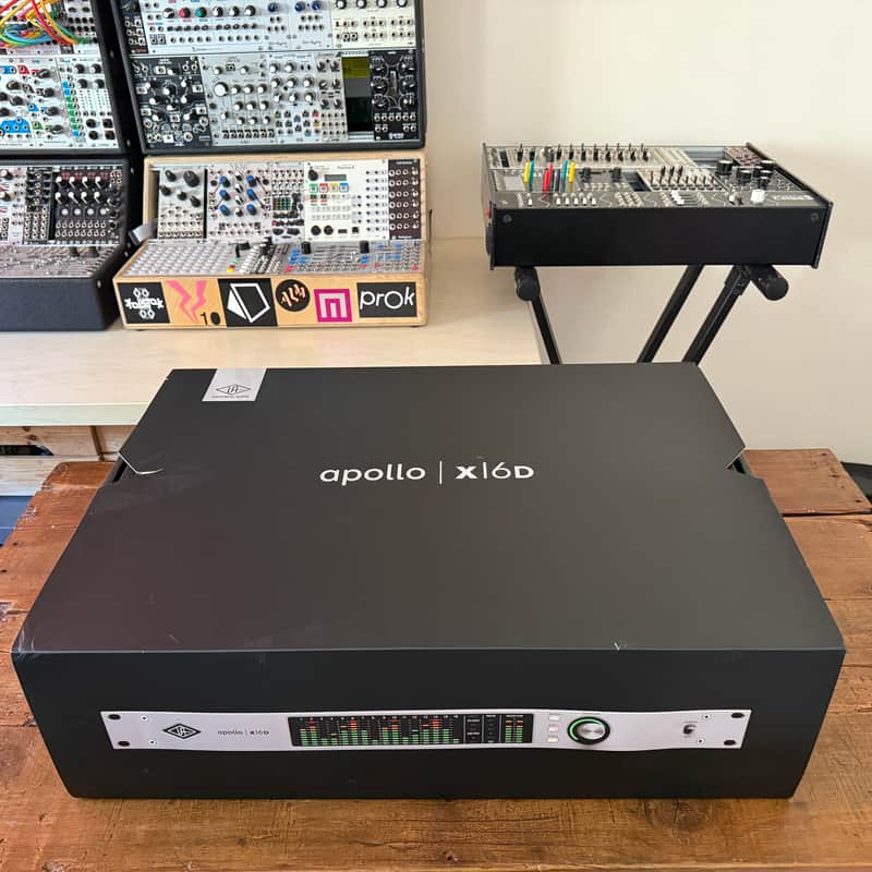 Universal Audio Apollo x16D Thunderbolt Audio Interface with Dante