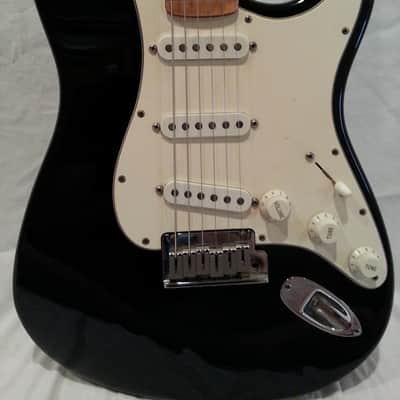 1993 Fender Stratocaster, Black Body with White Pickguard, Maple Neck image 3