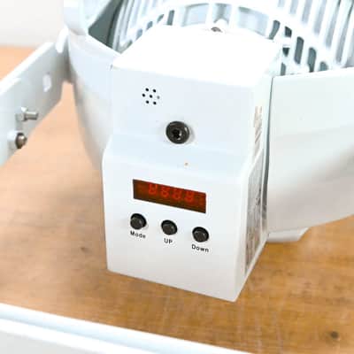 Elation OPTI TRI PAR 18 x 3W Tri Color LED Par - White CG011QU image 6