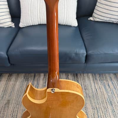 Heritage H-575 Carved Solid Top Used Bild 6