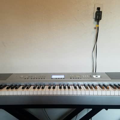 Yamaha Portable Grand DGX-640 2010 image 1