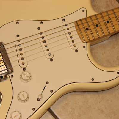 Fender Stratocaster 2006-2007 Cream Colored Made in USA Electric Guitar image 3