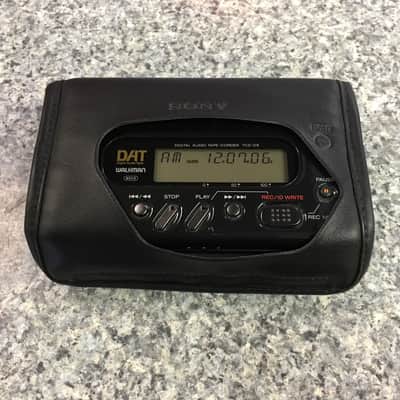 Sony TCD-D8 Portable DAT Recorder w/ Case image 13