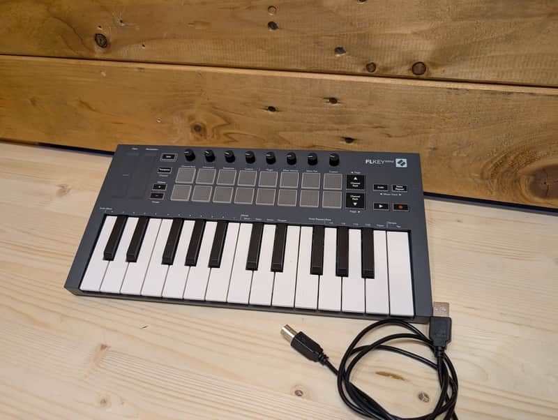 Novation FLkey Mini – FL Studio MIDI Keyboard Controller – Excellent condition image 1