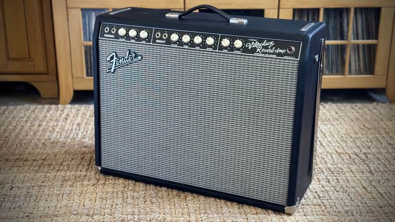 Fender "Custom" Vibrolux Reverb 40-Watt 2x10" Guitar Combo 1999 - Black image 1