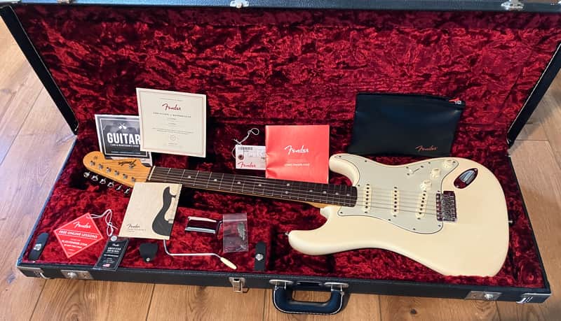 Fender American Original ‘60s Stratocaster 7.5 lbs. Olympic White