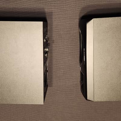 JBL LSR305 2-Way Active Studio Monitors (Pair) 2010s - Black image 4