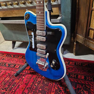 1963 Crucianelli Elite Model 40-V Blue Sparkle image 3