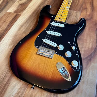 Custom Built Hardtail Stratocaster - 3-tone Sunburst Robert Cray Fender image 2