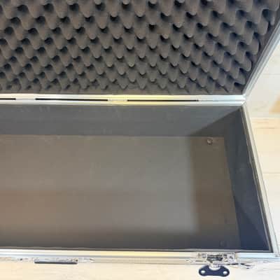 Pedaltrain JR MAX Pedalboard with Tour Case – Lightweight Aluminum Guitar Effects Pedal Board System image 8