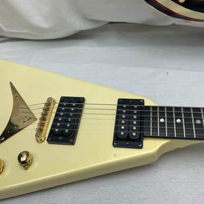 Washburn PT60 PT-60 Flying V Guitar with Case image 6