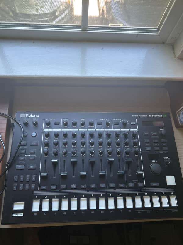 Roland TR-8S AIRA Rhythm Performer with Sample Playback 2018 - Present - Black image 1