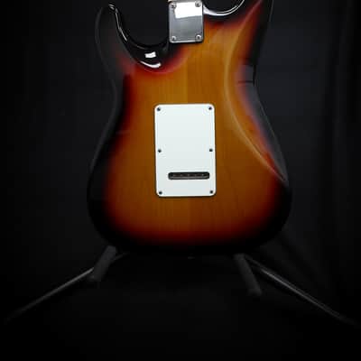 Suhr Classic S HSS with Maple Fretboard 2018 - Present - 3 Tone Burst image 8
