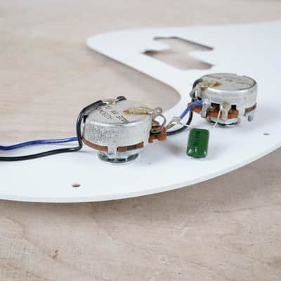 Fender PB62 PB57 LH Precision P Bass Pickguard Left Handed Prewired Loaded with Pots, Capacitor, and Jack MIJ / CIJ White 1 Ply Unused Old Stock 13 Hole Vintage Style Reissue image 5