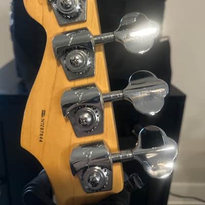 Fender American Deluxe Precision Bass 1995 - 3 Color Sunburst image 4