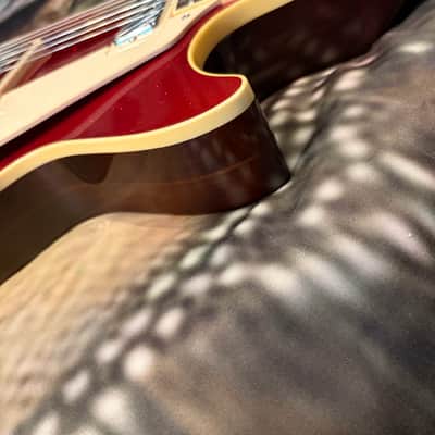 FANCY 💃! 2026 Gibson Custom Shop '76 Les Paul Deluxe Reissue Rocket Red Sparkle Top VOS Limited Edition LE 1976 Standard Norlin Era Mini Humbuckers Maple Neck Sandwich Body Construction ABR-1 Bridge Chrome Hardware Cream Plastics Brown Walnut Body image 19