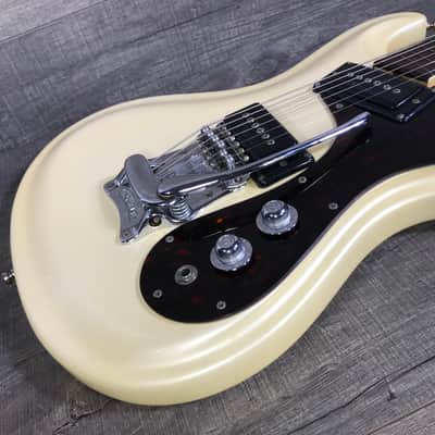 Mosrite Ventures Model 1965 Pearl White image 4