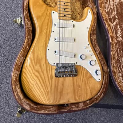 Fender Elite Stratocaster with Maple Fretboard 1983 - 1984 - Natural image 8