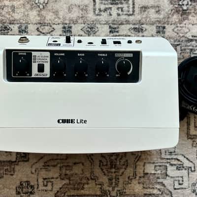 Roland Cube Lite 2-Channel 10-Watt 2x3" Guitar Combo 2014 - Present - White image 2