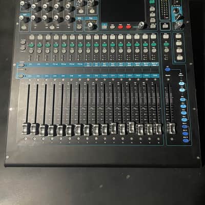 Allen & Heath QU-16 16-Channel Digital Mixer 2013 - Present - Black image 1