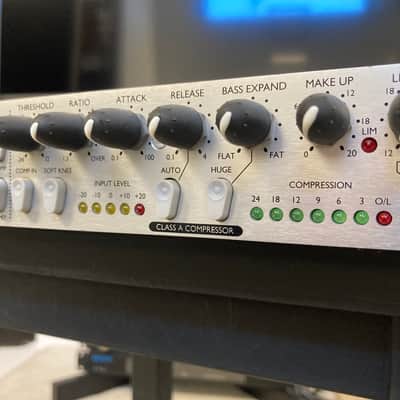 Focusrite Platinum Compounder Stereo Compressor / Gate / Expander 2000s - Silver image 6