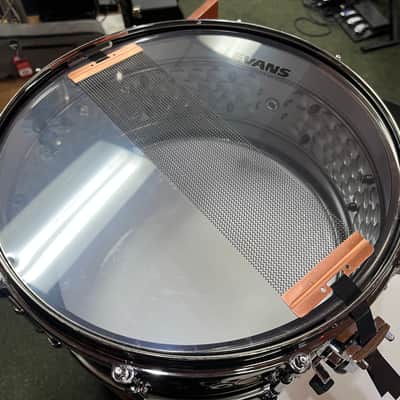 Crush Hybrid 14 x 7" Hammered Brass/Steel Snare Drum image 7