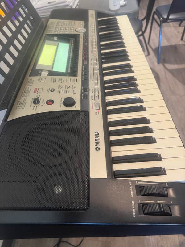 Yamaha PSR-740 Arranger Workstation Keyboard image 1