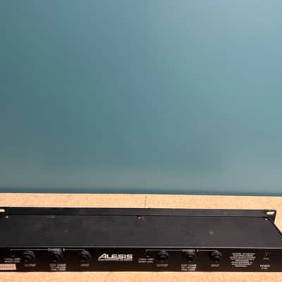 Alesis 3630 image 2