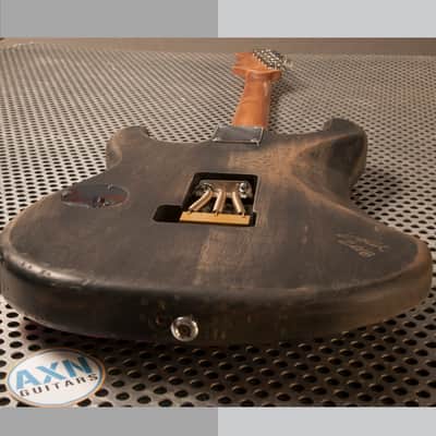 AXN™ Model Two Guitar with 81' Artwork image 6