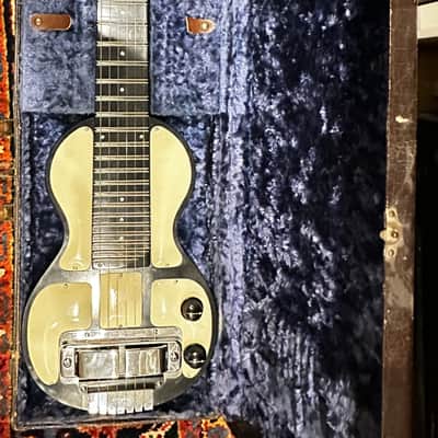 Rickenbacher Model B lap steel 1944/1945 - Bakelite image 1