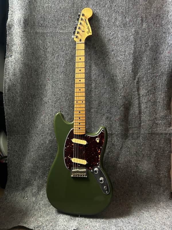 Fender Player Mustang olive green tortoise shell pick guard