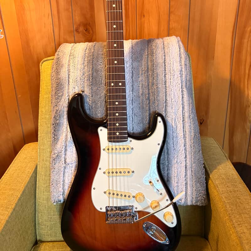 Fender Player II Stratocaster 2024 - Present - 3-Color Sunburst