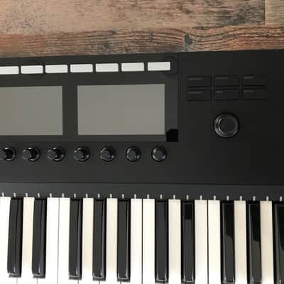 Native Instruments Komplete Kontrol S61 MK2 – Excellent Condition (Mint) image 5