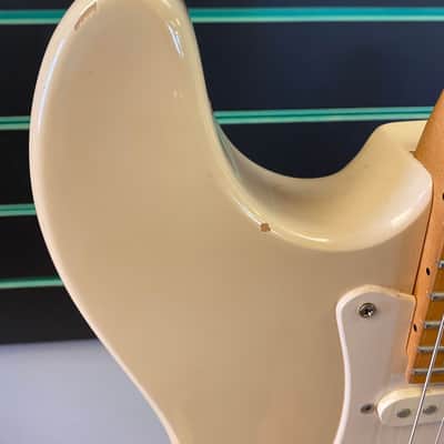 Peavey Predator White 1990-2000 Electric Guitar image 3