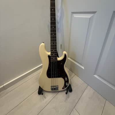 Fender American Standard Precision Bass with Rosewood Fretboard 2008 - 2016 - Olympic White image 1