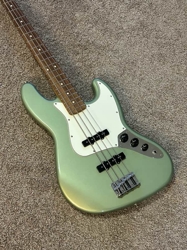 Fender Player Jazz Bass with Pau Ferro Fretboard