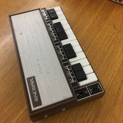 Musicmaster AM100 Vintage Mini Organ Stylophone Synth Reto Synthesizer Keyboard image 3