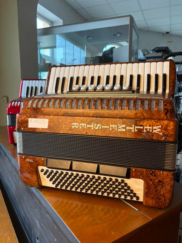 Neu Weltmeister Opal Piano Akkordeon image 1