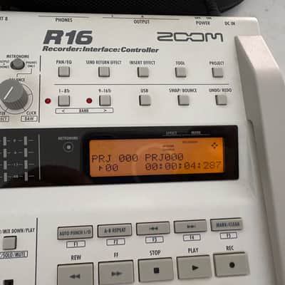 Zoom R16 USB Audio Interface / Digital Multitrack Recorder / Control Surface 2010s - White Bild 8