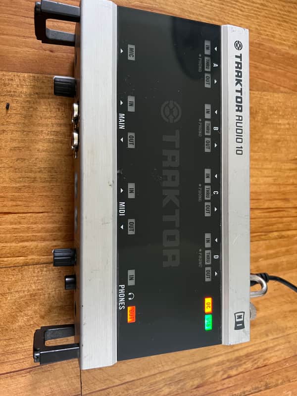 Native Instruments Traktor Scratch Audio 10 with timecode vinyl and CDs image 1
