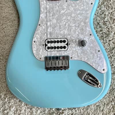 Mint Fender Limited Tom Delonge Blink 182 Stratocaster w/Bag, Daphne Blue 7.5lbs! image 3