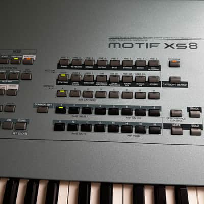 Yamaha Motif XS 8 Production Synthesizer 2000s - Gray image 3