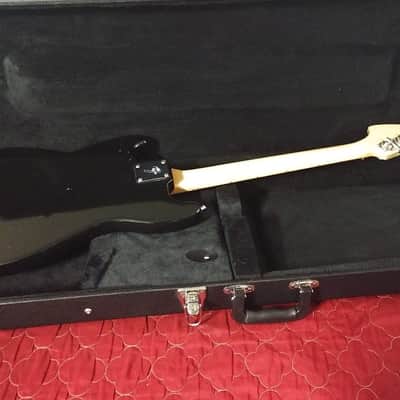 Fender Musicmaster Bass 1977 Black w/ original case + hard shell case image 2