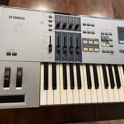 Yamaha Motif ES6 Music Production Synthesizer image 8
