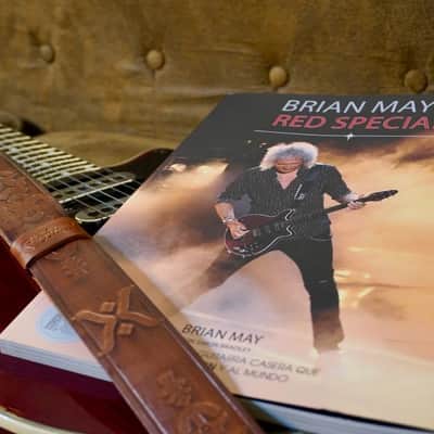 Brian May Guitars Brian May Guitars Rightone Strap BM Book Red Special Pack image 4