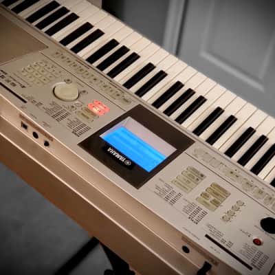 MUST SEE!!! YAMAHA DGX 305 SEMI-WEIGHTED 76-KEY DIGITAL PIANO IN AMAZING CONDITION! image 17