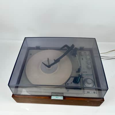 Immagine KLH Model 24 FM/AM Integrated Amplifier Turntable - 3