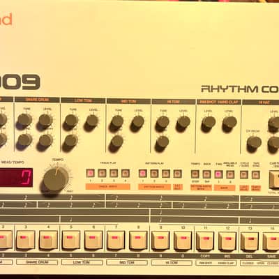 Roland TR-909 Rhythm Composer 1983 - 1985 - White