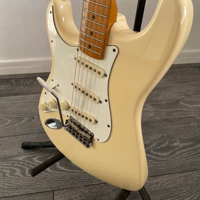 1997 Fender Jimi Hendrix Artist Series Tribute Stratocaster Olympic White image 6